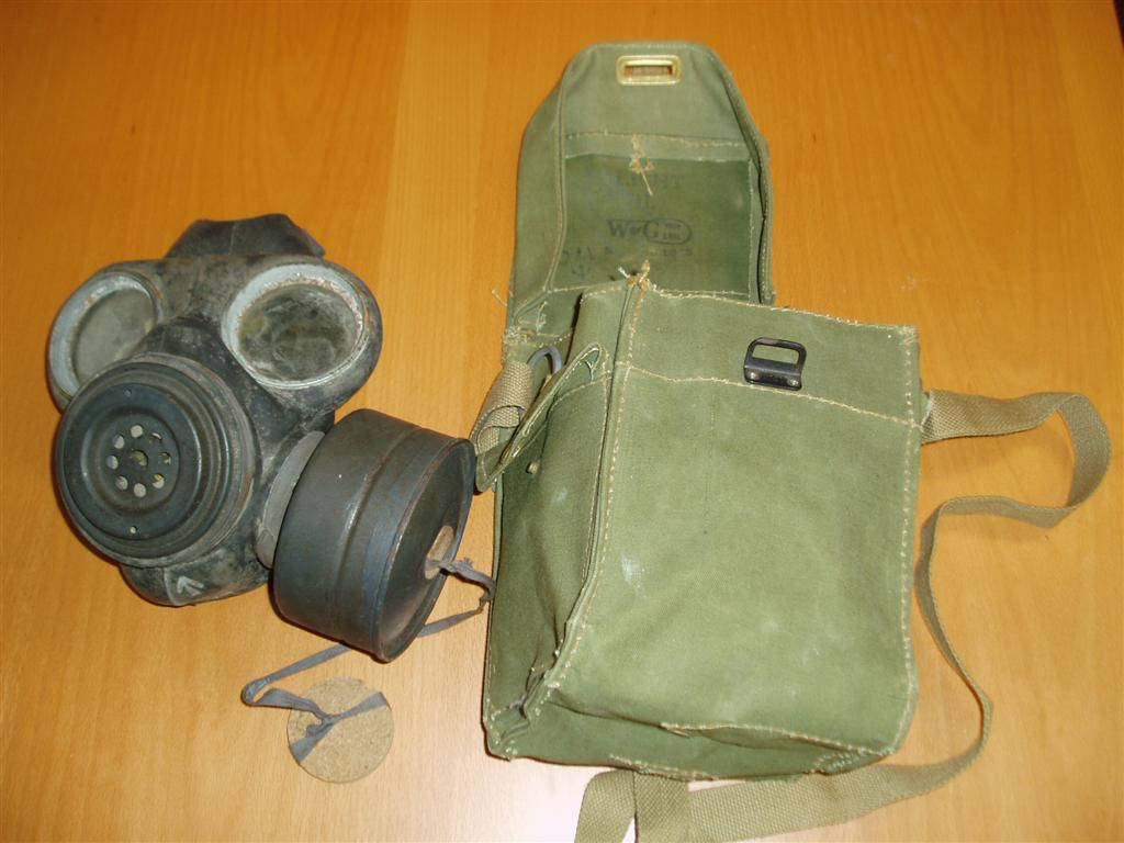 1943 Gasmask & Bag